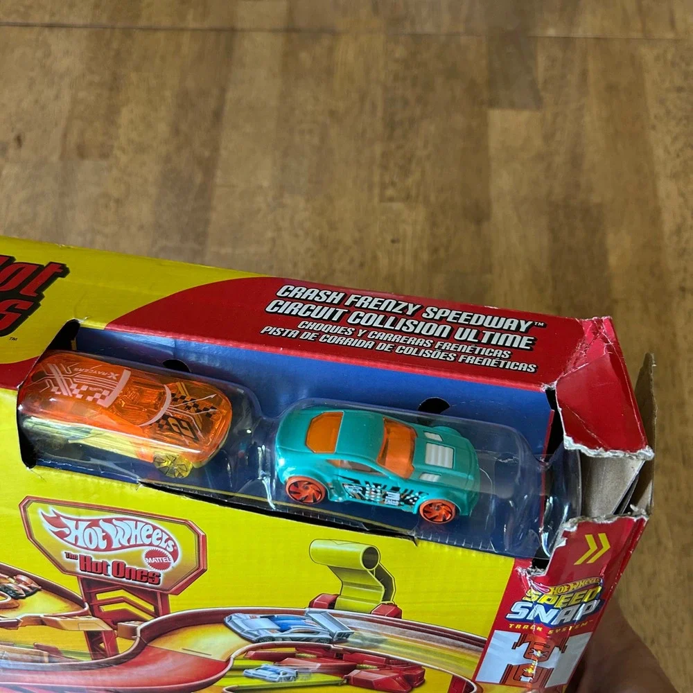 Hot Wheels The Hot Ones Crash Frenzy Speedway Track Set 4ft Speed Snap 2 Cars